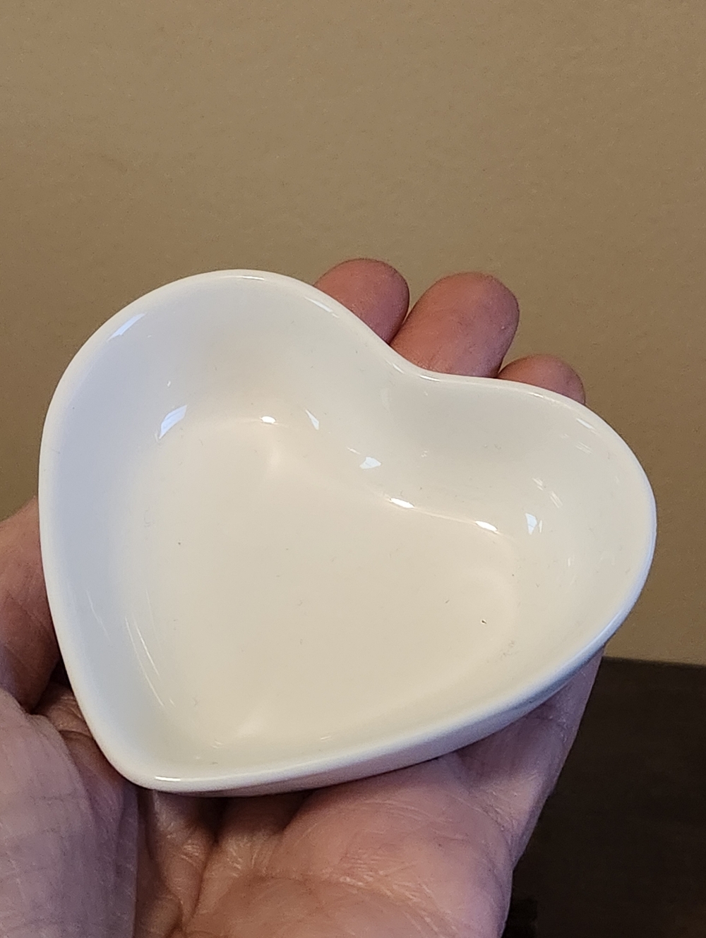 HEART SHAPED CERAMIC RING DISH - Picture 5 of 6